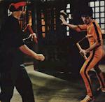 Bruce Lee y Dan Inosanto en el combate de nunchakus de El juego de la muerte