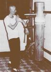 Gran Maestro Yip Man practicando con el mu�eco de madera
