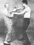 Bruce Lee y Yip Man practicando Chi Sao